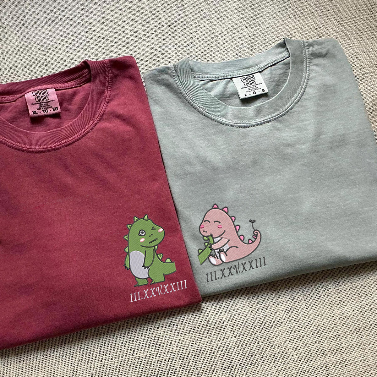T-shirts personnalisés brodés avec chiffres romains et motif dinosaure pour couples