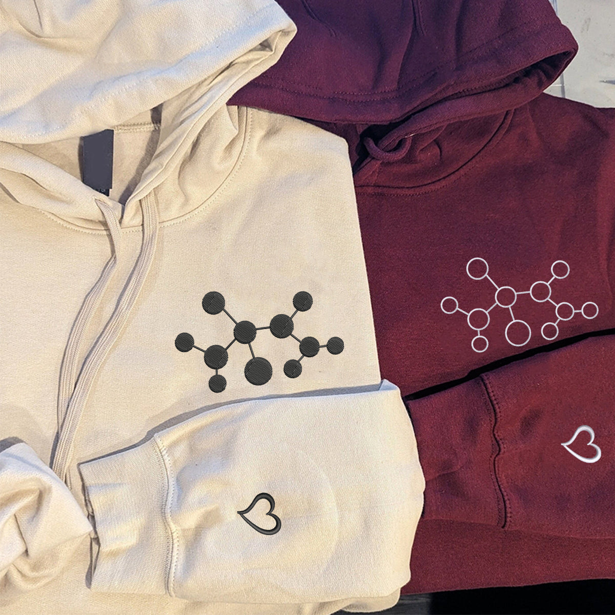 Individuell bestickte Molekül-Kapuzenpullover für Paare