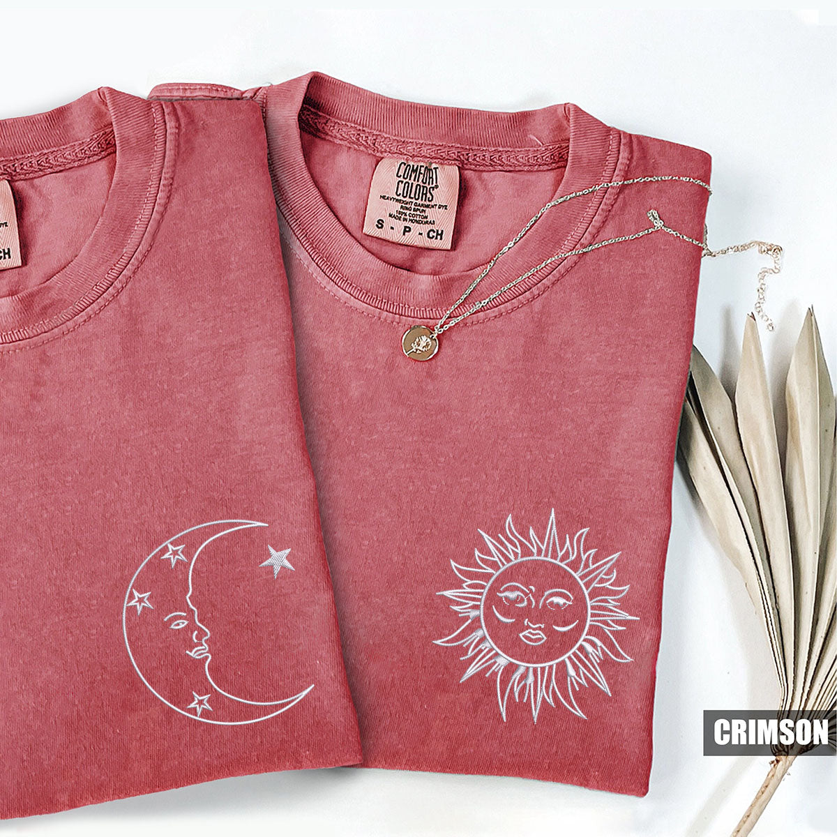 Individuell bestickte T-Shirts mit Mond und Sonne für Paare