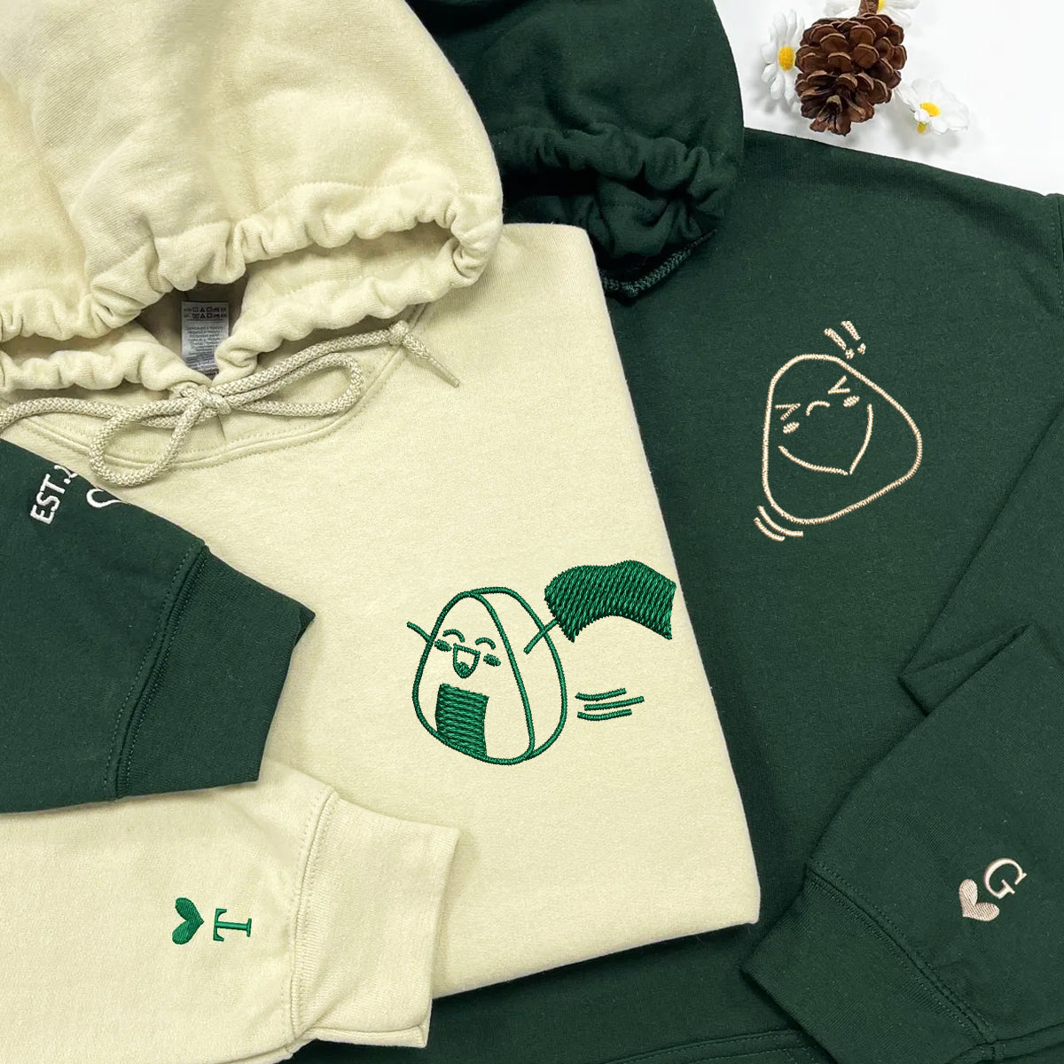 Individuell bestickte Onigiri-Kapuzenpullover für Paare