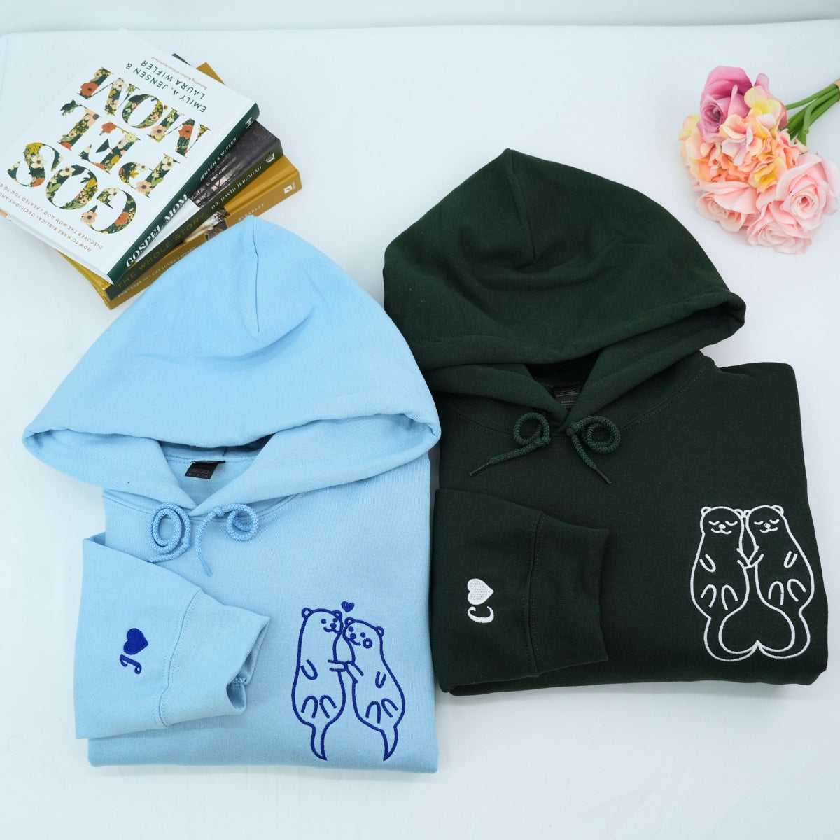 Sweats à capuche assortis brodés personnalisés en forme de loutre pour couples