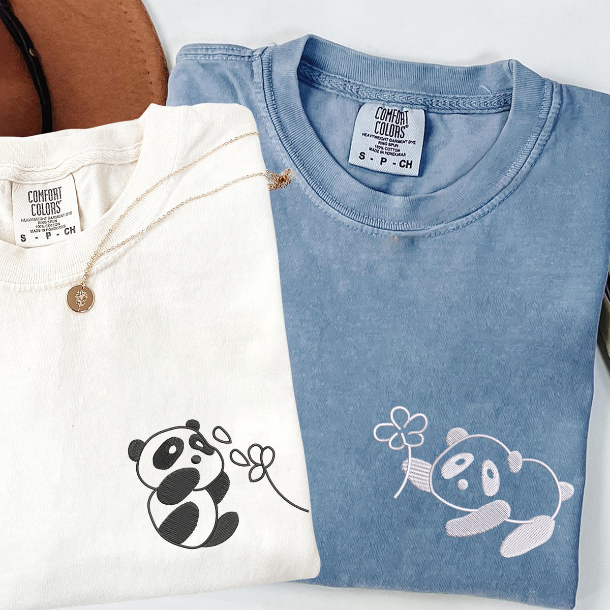 T-shirts assortis personnalisés avec panda brodé et fleurs pour couples