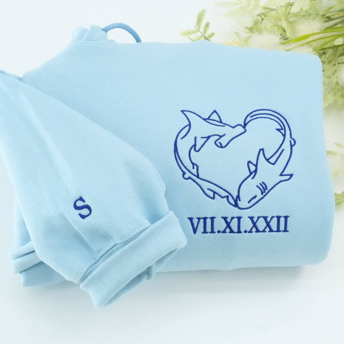Sweats à capuche assortis personnalisés avec motif requin et chiffres romains pour couples