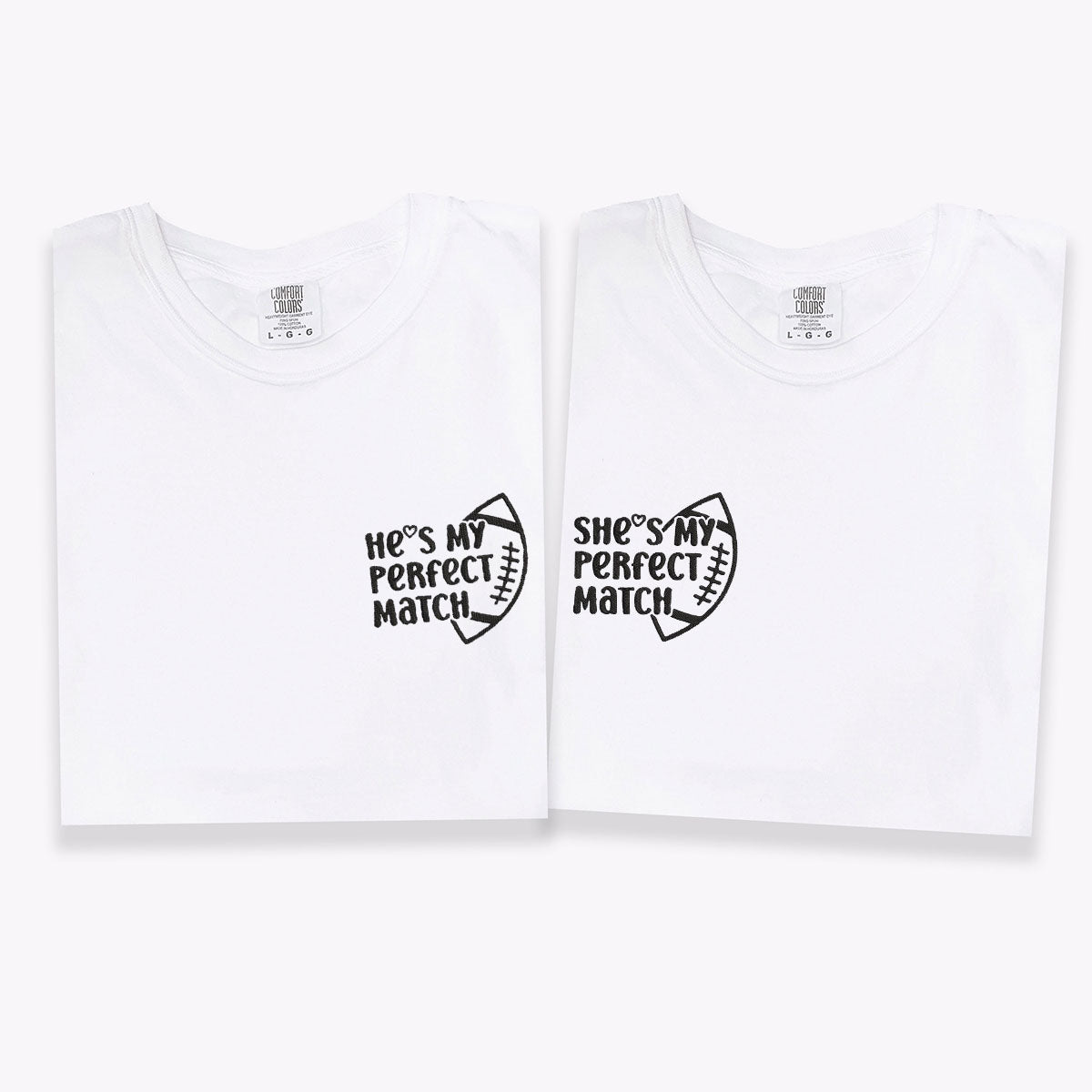 Individuell bestickte „She's My Perfect Match“-T-Shirts für Paare