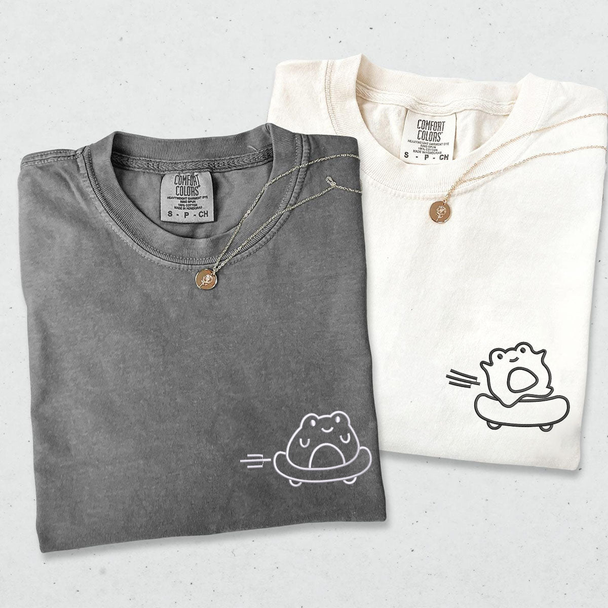 T-shirts assortis personnalisés avec motif grenouille de skateboard brodé pour couples