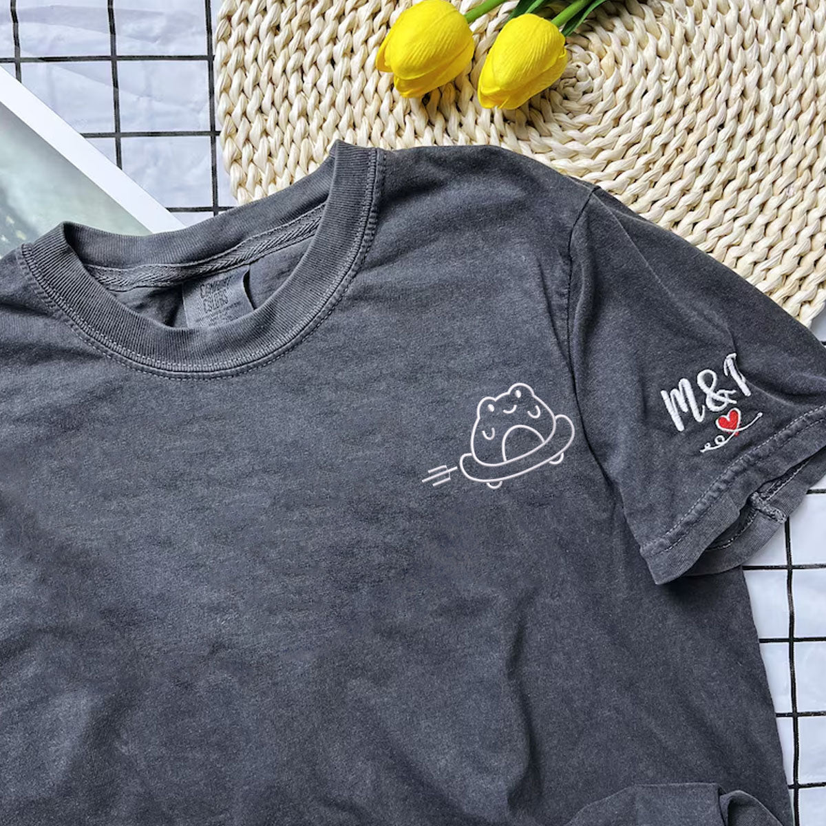 T-shirts assortis personnalisés avec motif grenouille de skateboard brodé pour couples