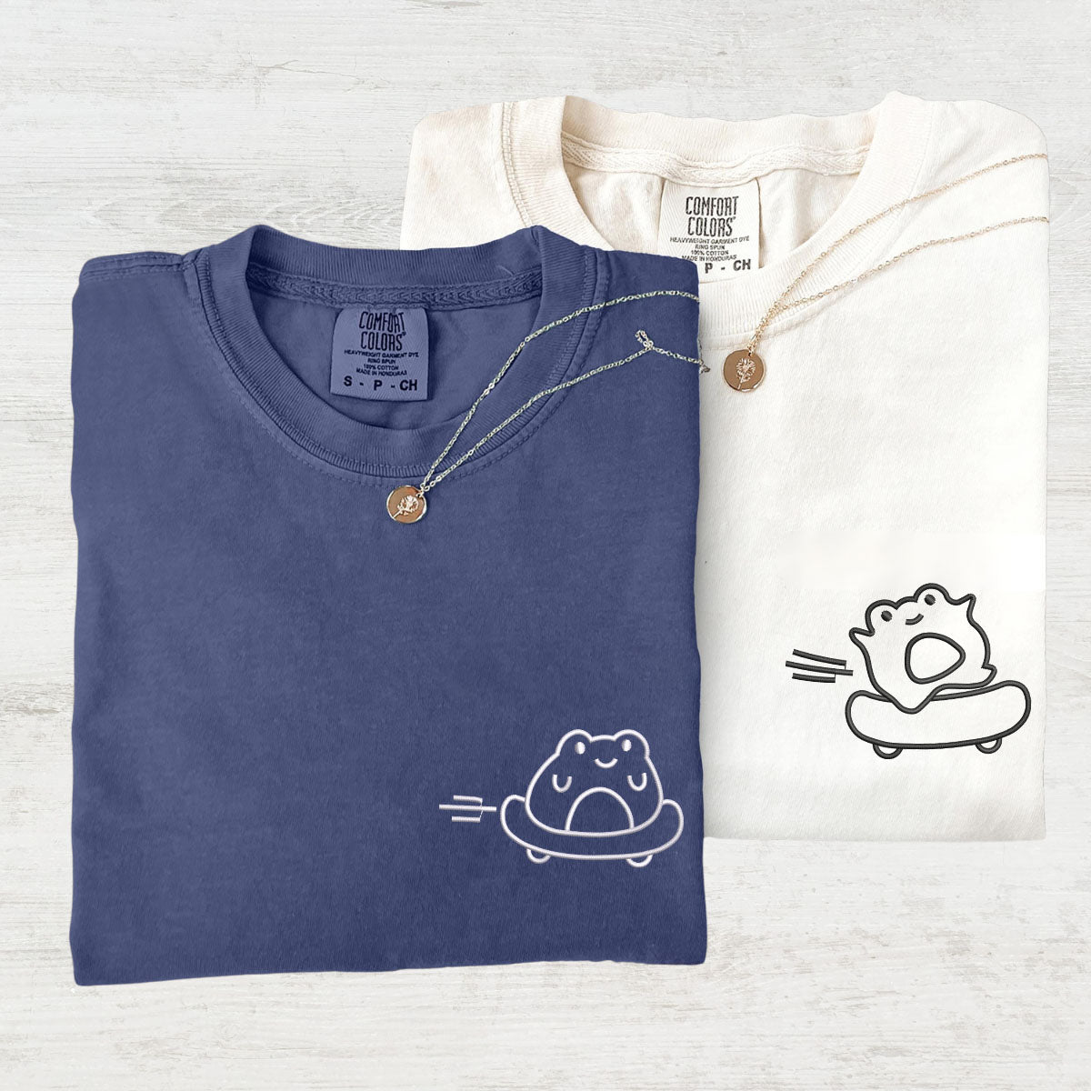 T-shirts assortis personnalisés avec motif grenouille de skateboard brodé pour couples