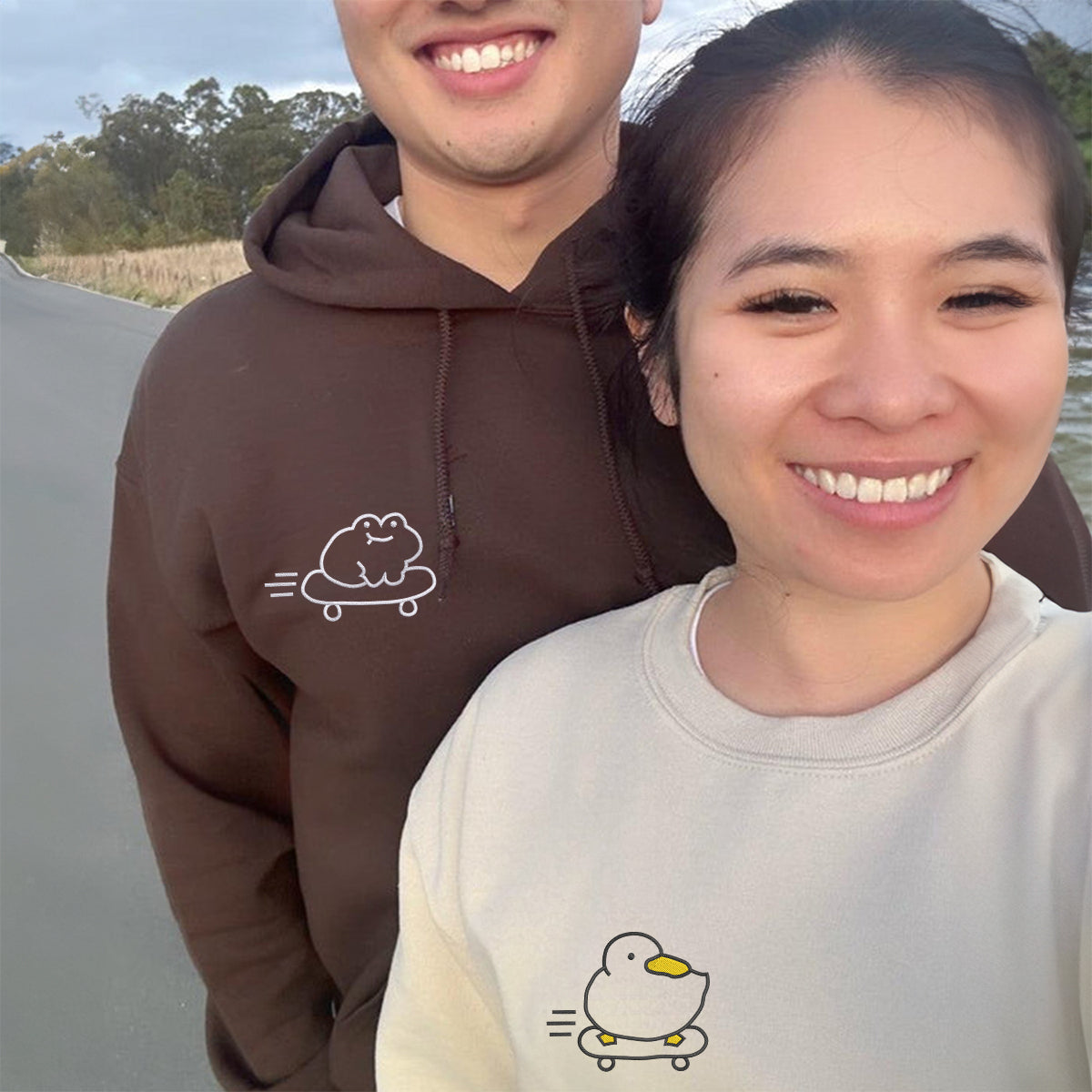 Benutzerdefinierte bestickte Skateboard Froggy und Ducky passende Hoodies für Paare