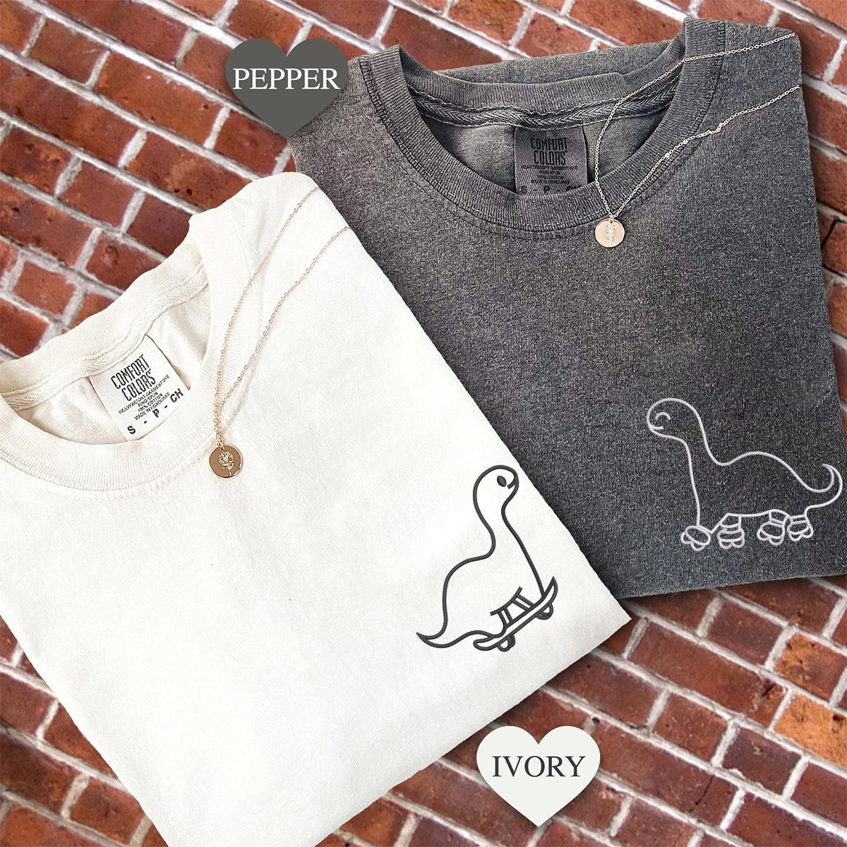 T-shirts personnalisés brodés dinosaures skateurs assortis pour couples