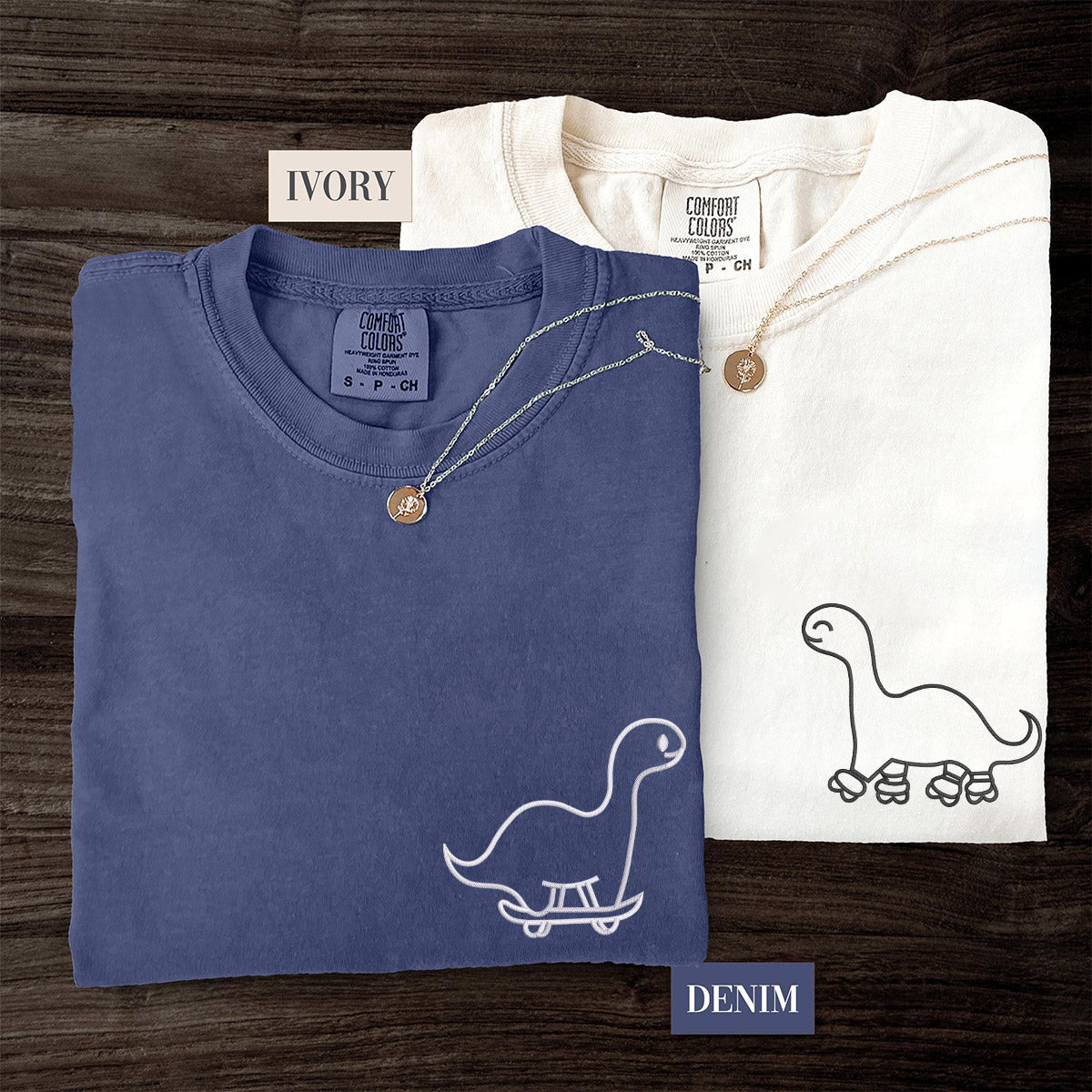 T-shirts personnalisés brodés dinosaures skateurs assortis pour couples