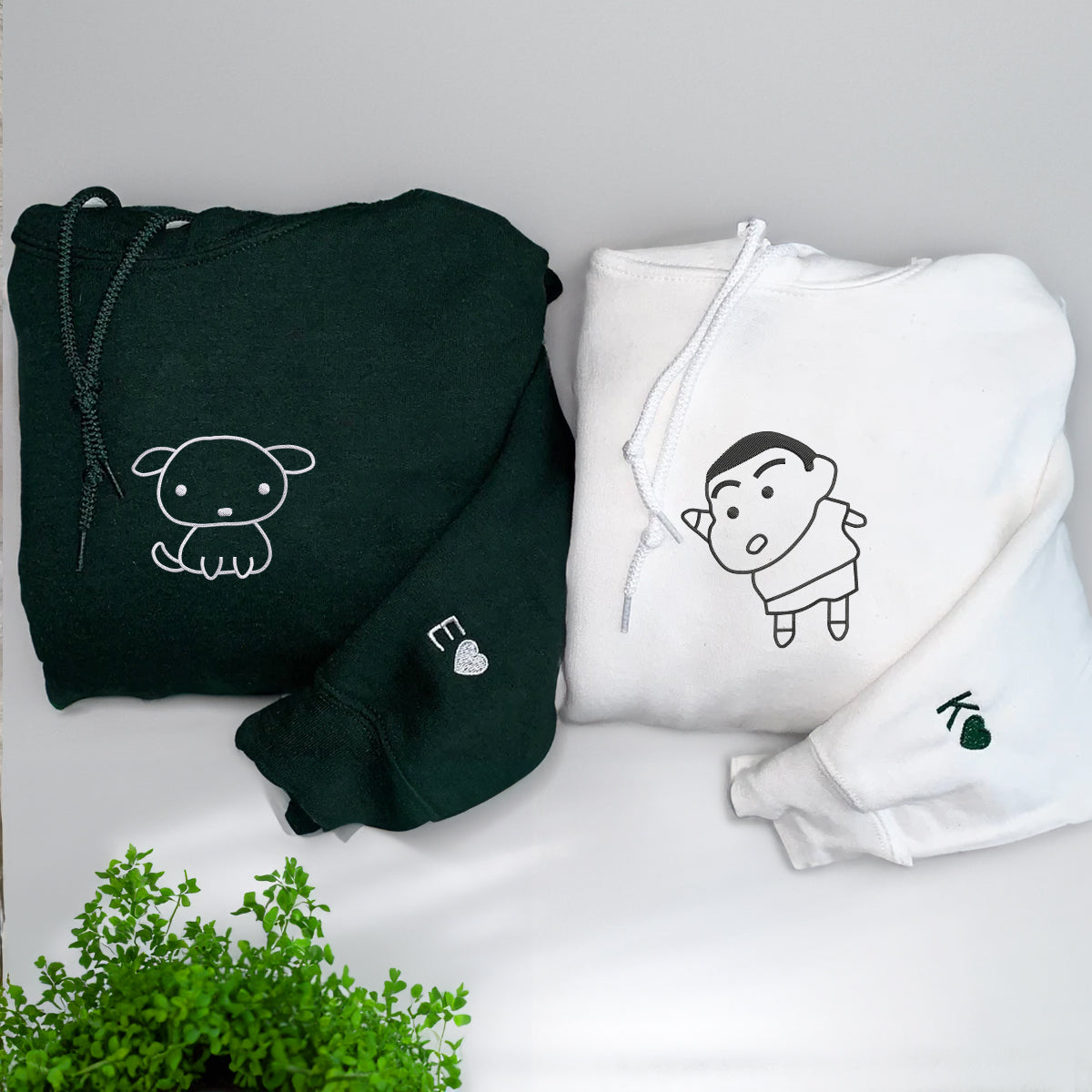Sweats à capuche assortis brodés sur mesure pour couple, motif garçon et chien