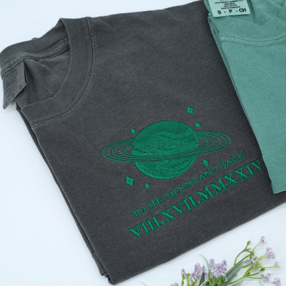 T-shirts assortis personnalisés brodés avec chiffres romains « La Lune et le Dos » pour couples