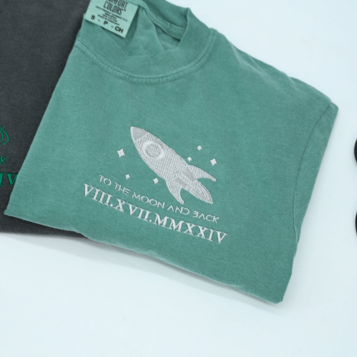 T-shirts assortis personnalisés brodés avec chiffres romains « La Lune et le Dos » pour couples