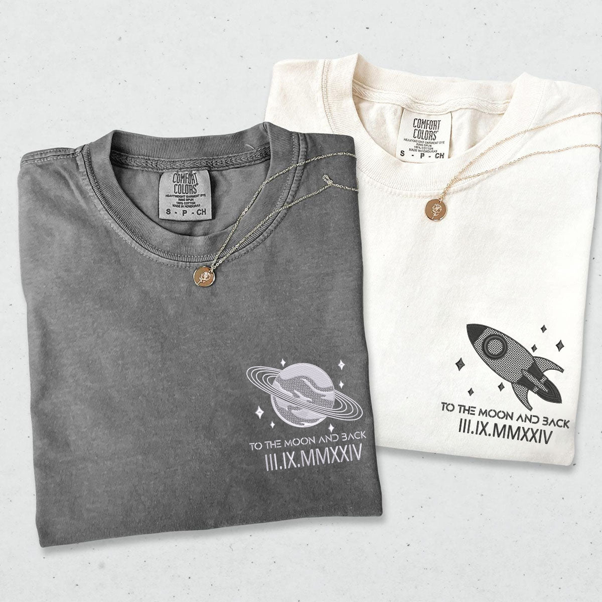 T-shirts assortis personnalisés brodés avec chiffres romains « La Lune et le Dos » pour couples
