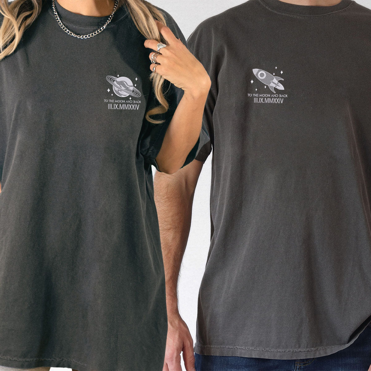 T-shirts assortis personnalisés brodés avec chiffres romains « La Lune et le Dos » pour couples