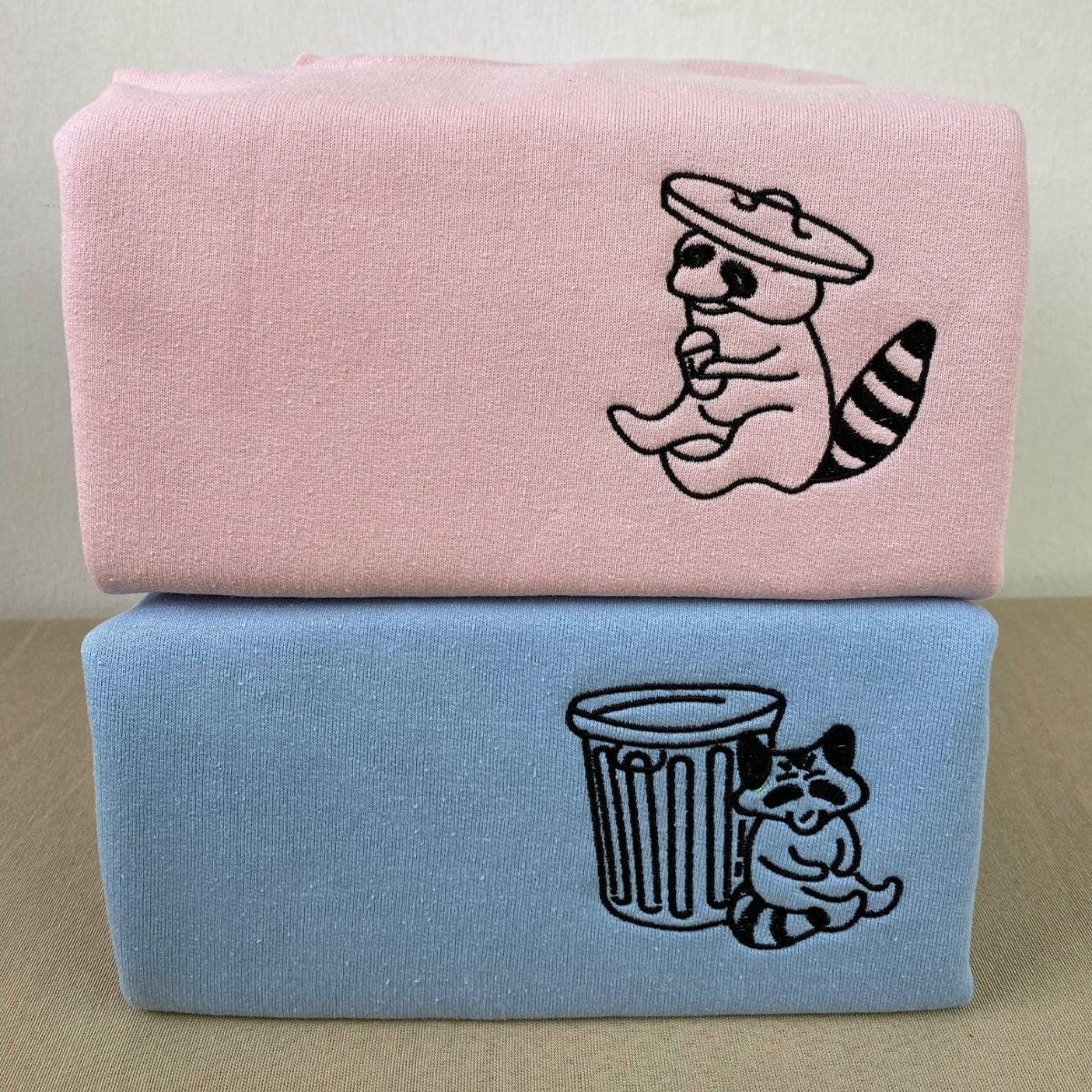 Sweats à capuche assortis brodés Trash Pandas pour couples