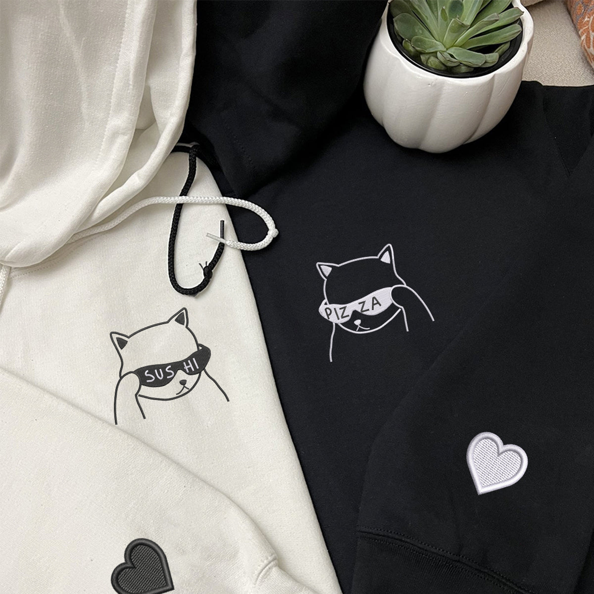 Individuell bestickte „What Are We Eating Today“-Kapuzenpullover für Paare