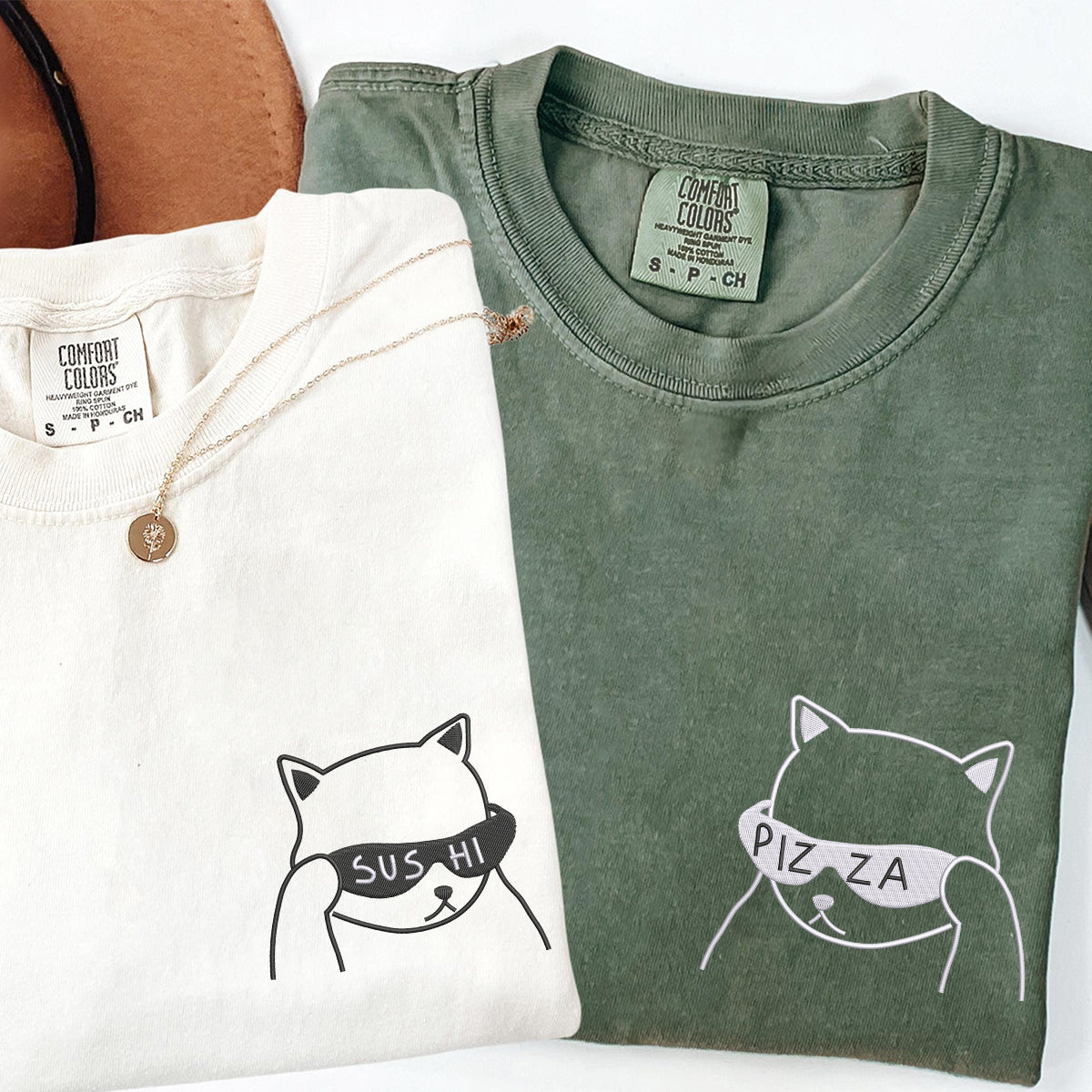 Individuell bestickte „Was essen wir heute“-T-Shirts für Paare