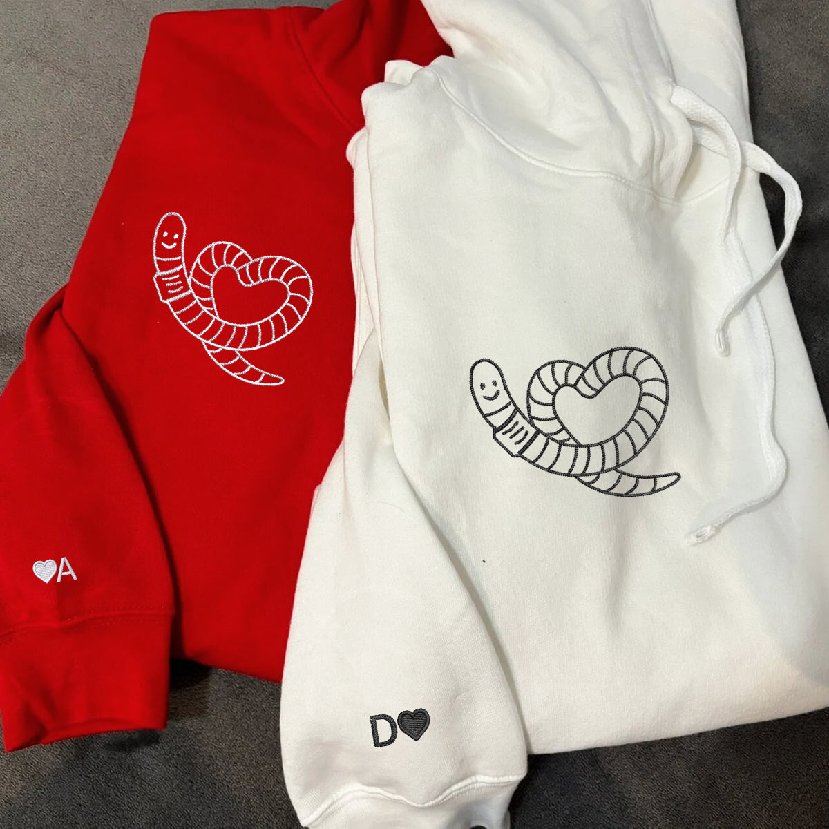Individuell bestickte Wurmherz-Kapuzenpullover für Paare