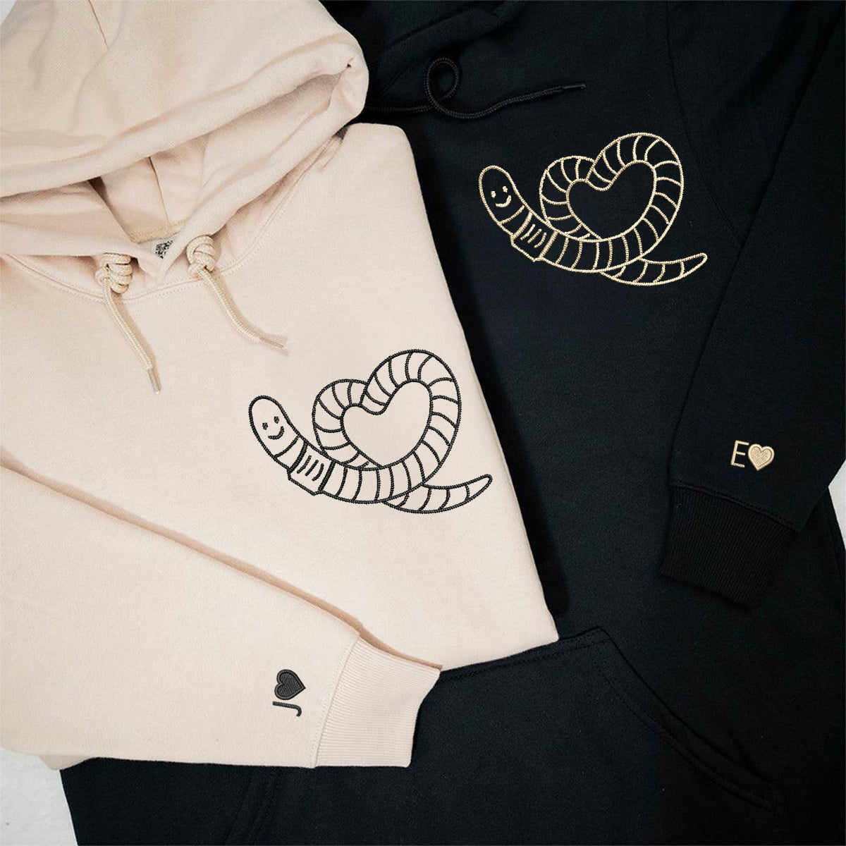 Individuell bestickte Wurmherz-Kapuzenpullover für Paare
