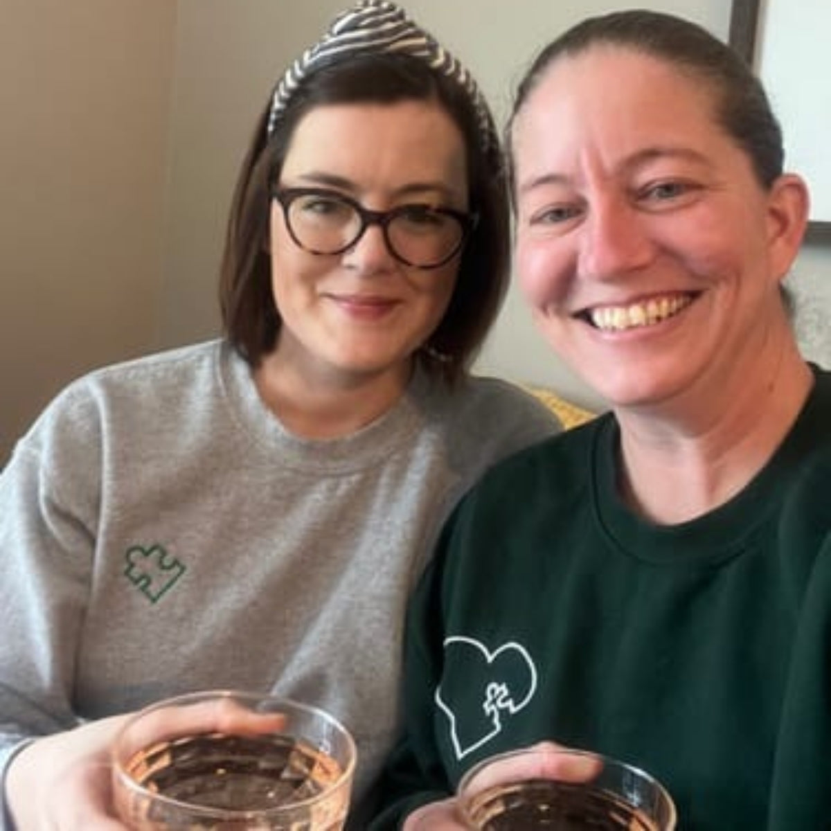 Individuell bestickte „You Complete Me“-Herzpuzzle-Kapuzenpullover für Paare