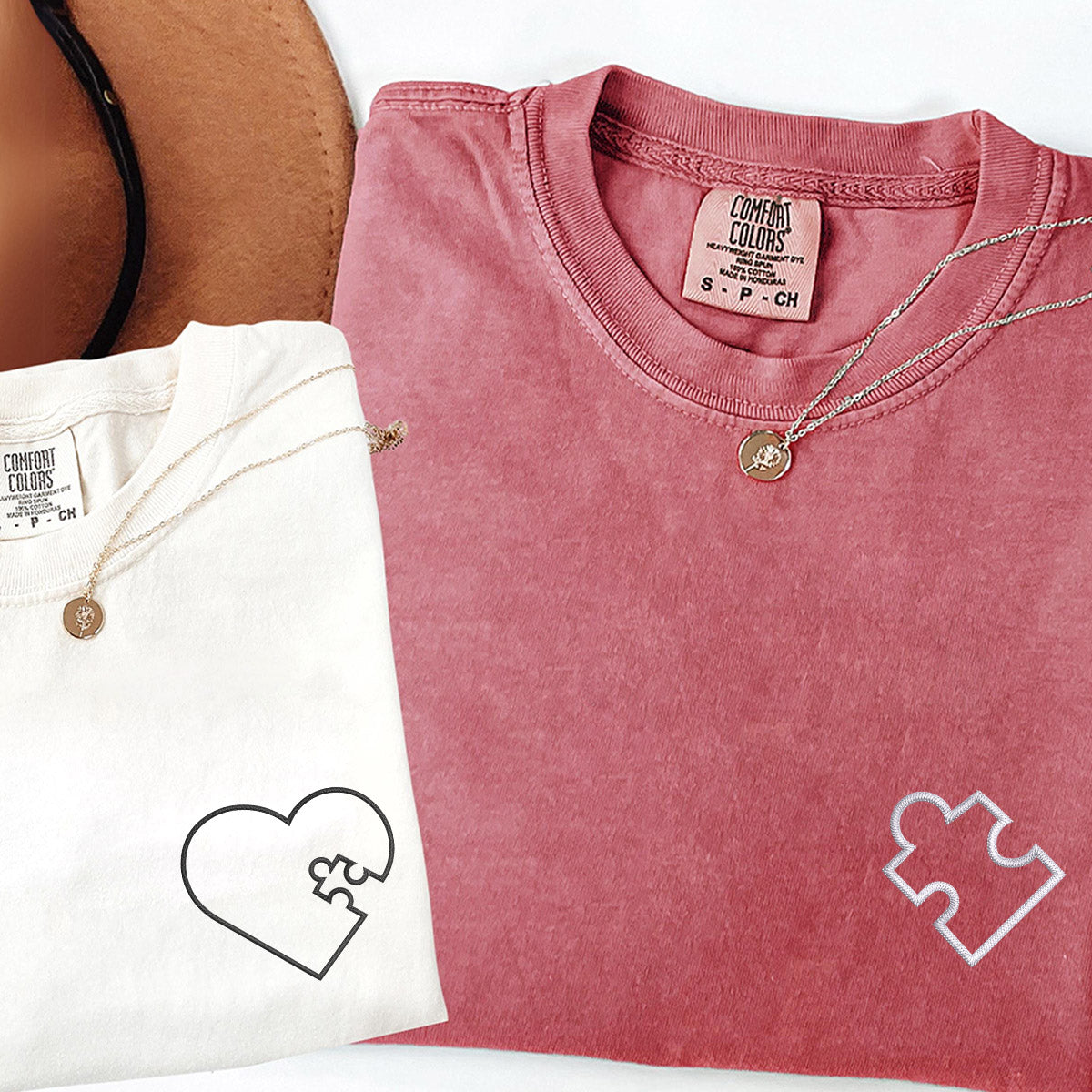 Individuell bestickte „You Complete Me“-Herzpuzzle-T-Shirts für Paare