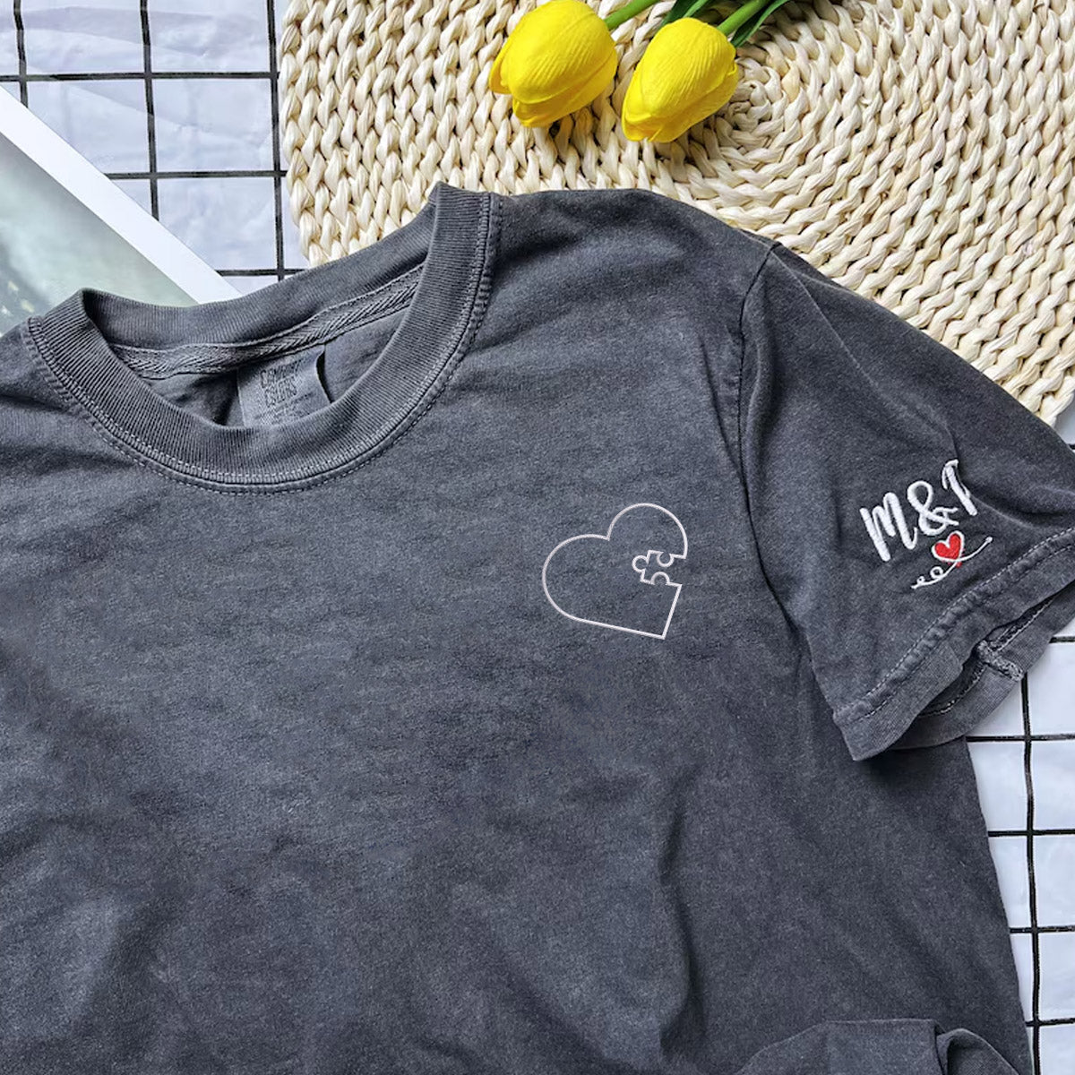 Individuell bestickte „You Complete Me“-Herzpuzzle-T-Shirts für Paare