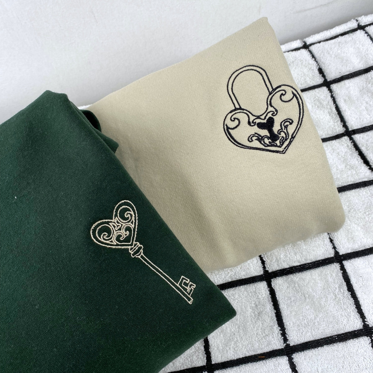 Individuell bestickte „Du bist der Schlüssel zu meinem Herzen“-Kapuzenpullover für Paare