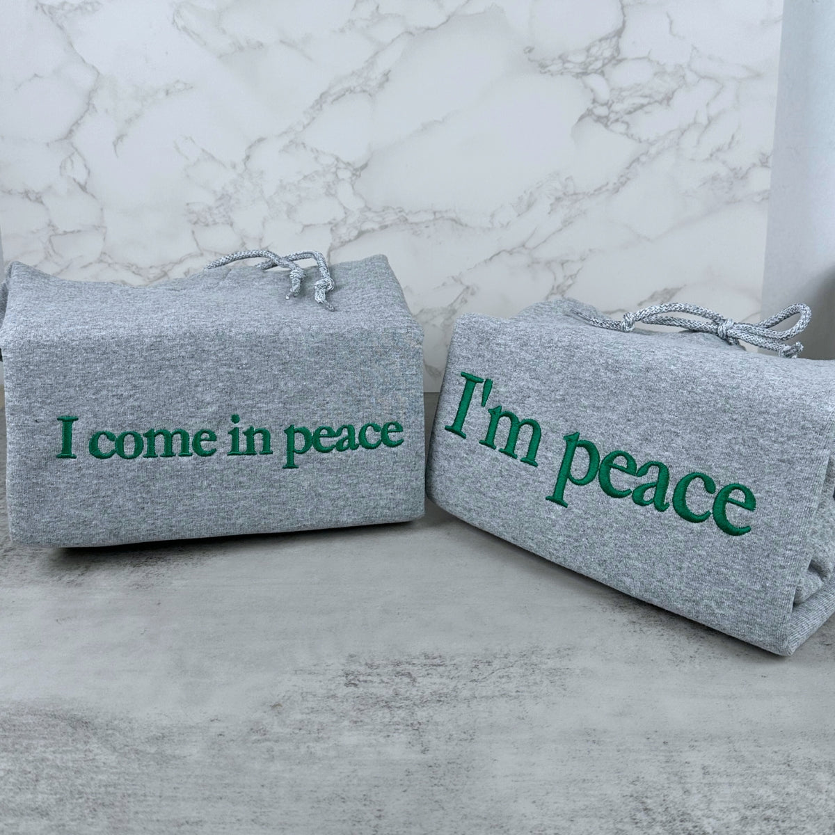 Personalisierter I Come In Peace Hoodie, passender bestickter Hoodie für Paare