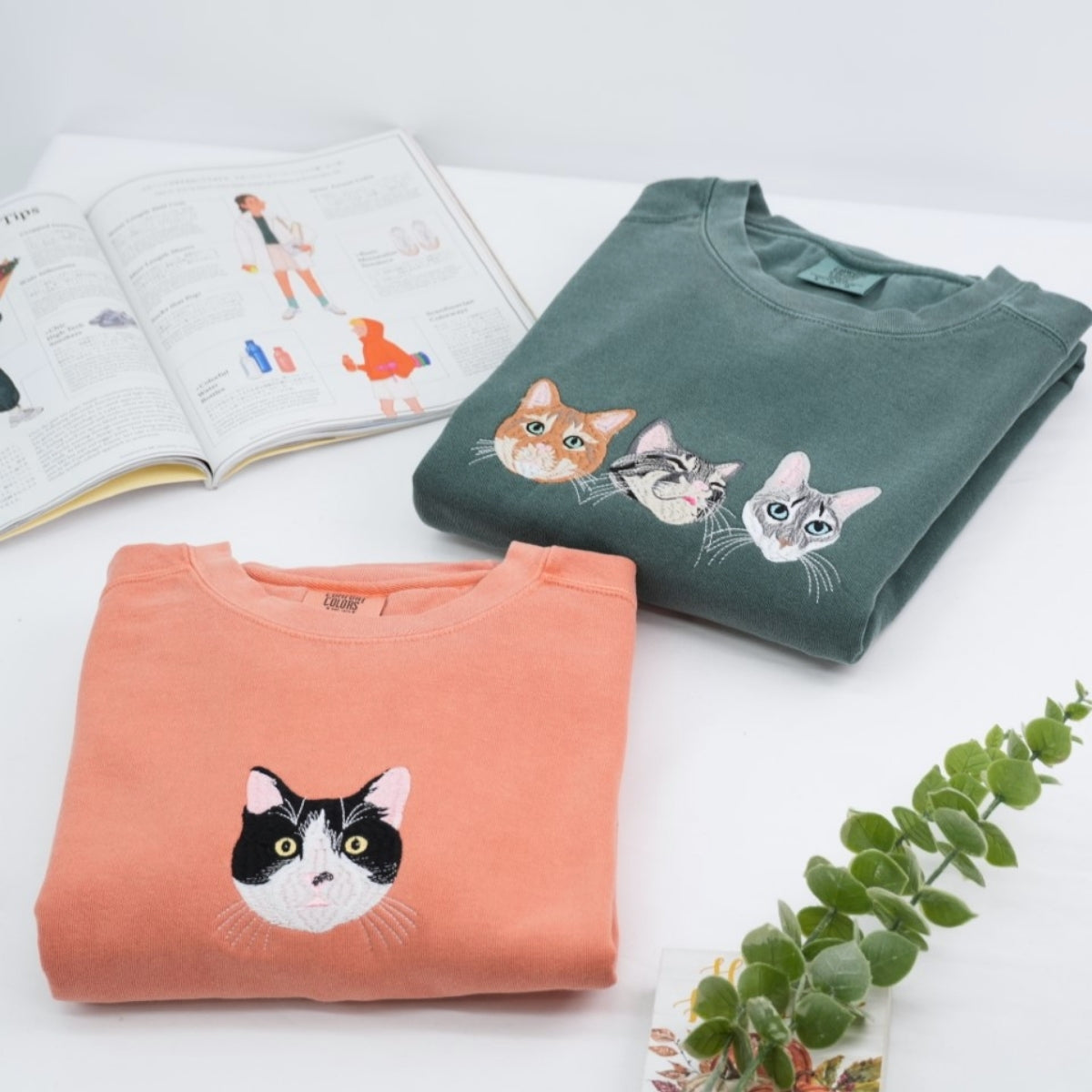 Custom Multi-Cat Portrait Sweatshirts - Personalized Pet Faces with Names - Multiple Cat Owner Gift