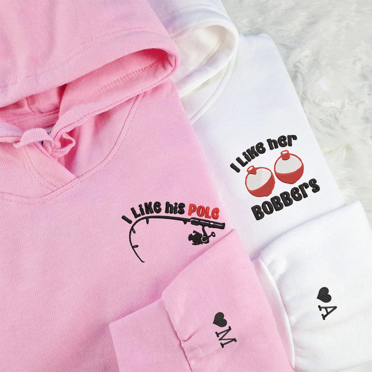 Benutzerdefinierte „I Like Her Bobbers“ passende bestickte Hoodies für Paare